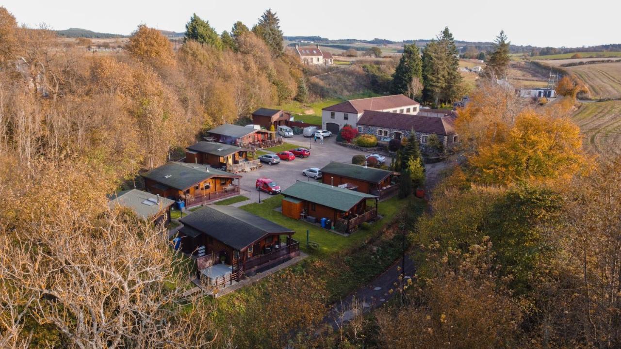 The Steadings Log Cabins Kettlebridge Bagian luar foto